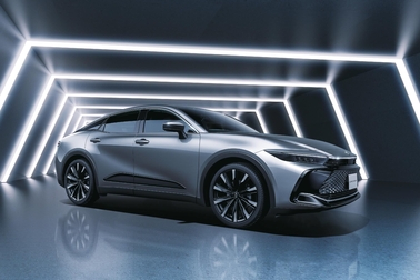 CROSSOVER RS“Advanced”(2.4Lターボハイブリッド車)