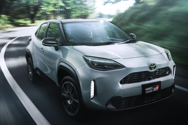 【モデル入り素材】GR SPORT（ハイブリッド・2WD）
