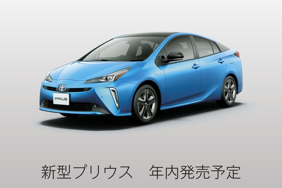 N_プリウス_記発前_ナナメ_181203